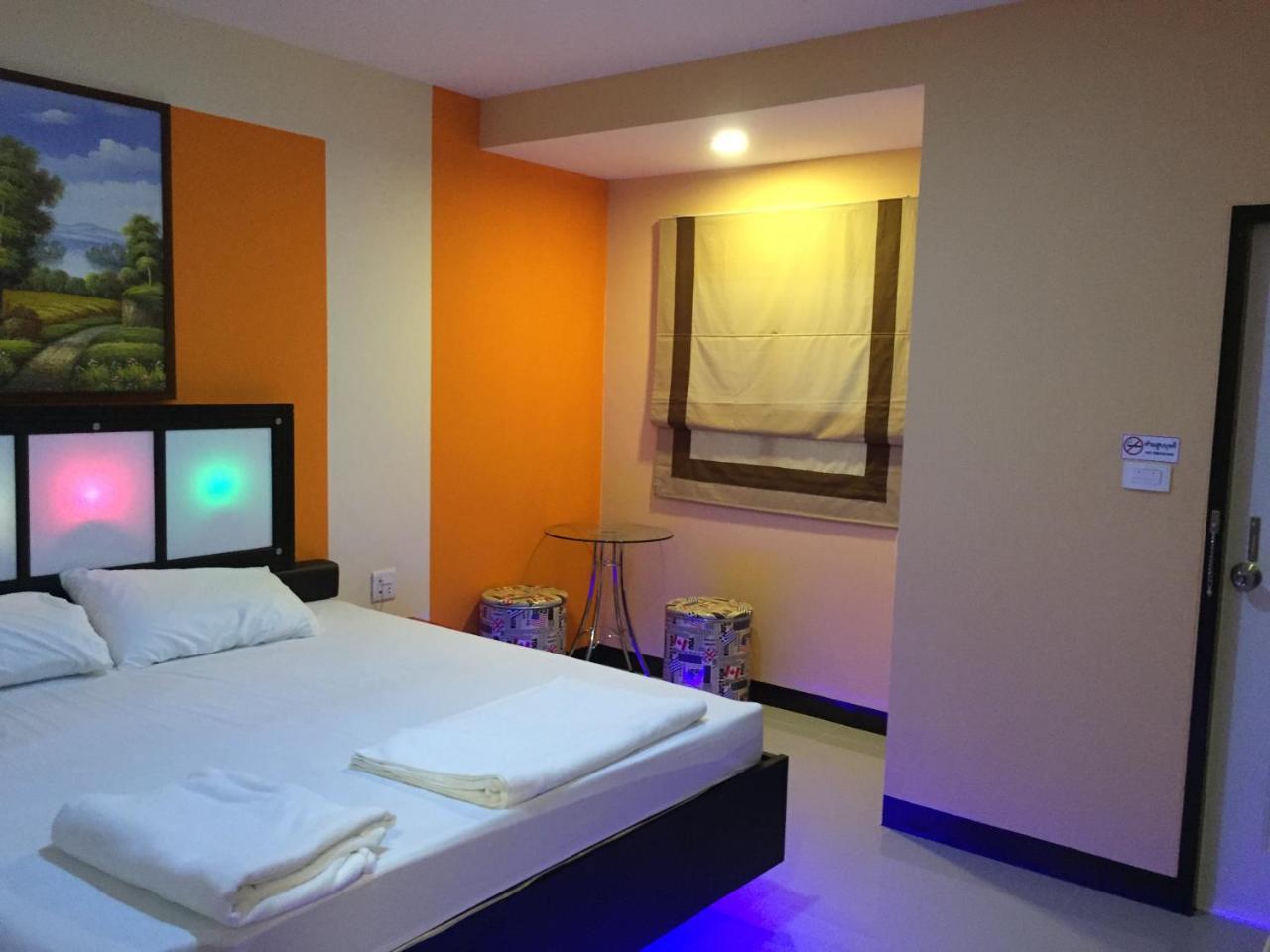 Jirapa Modern Resort Csonburi Kültér fotó